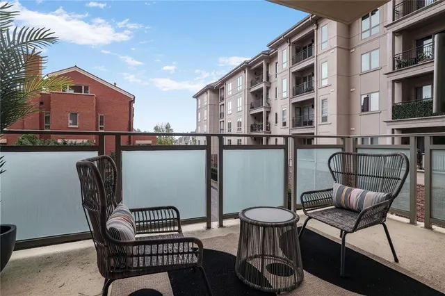 $700,000 | 4950 Central Street, Unit 206, Kansas City, MO 64112