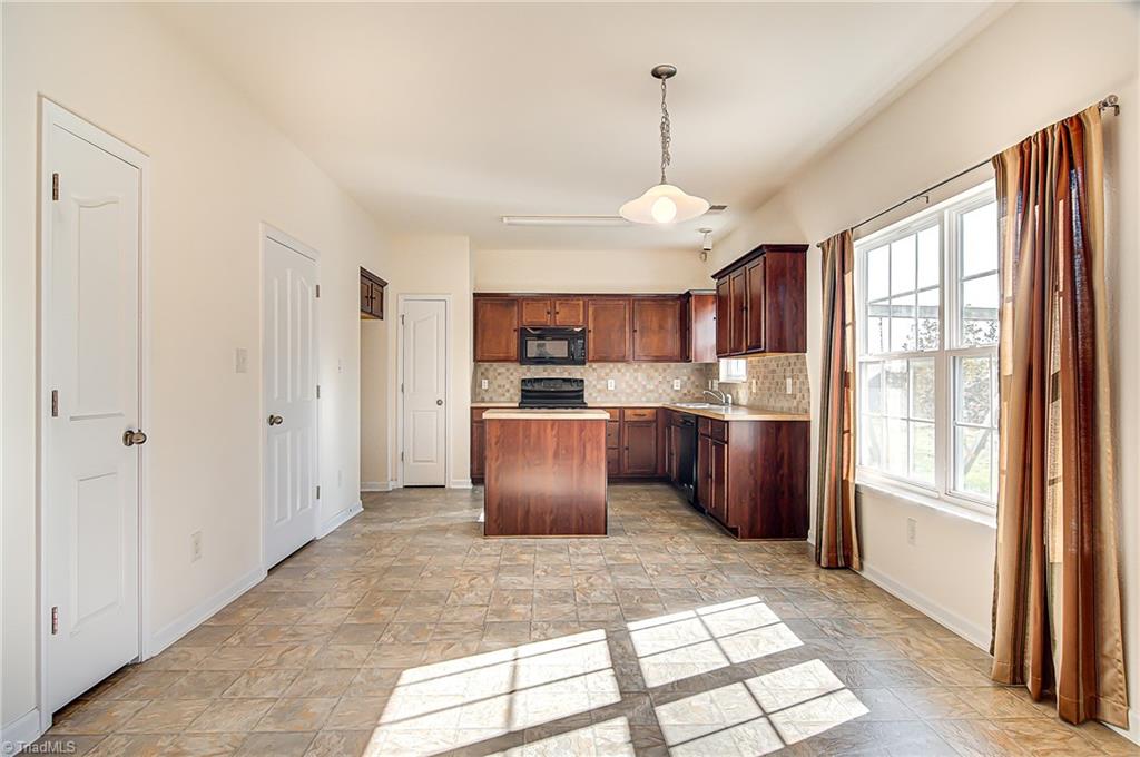 853 Hedgepath Terrace High Point, NC 27265 - Photo 12 of 30 Gallery Image 12