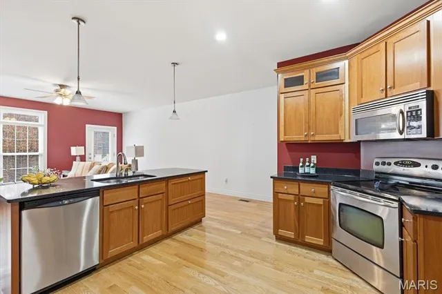 $439,000 | 419 South Geyer Road, Unit 3, St. Louis, MO 63122