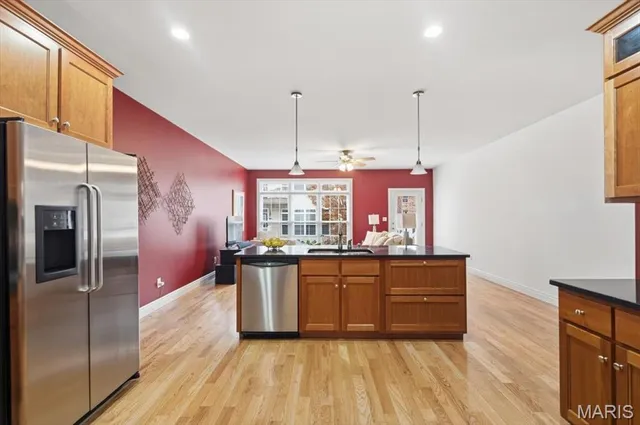 $439,000 | 419 South Geyer Road, Unit 3, St. Louis, MO 63122