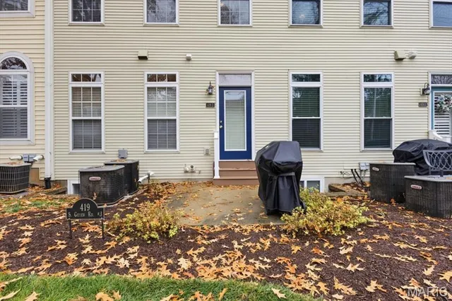 $439,000 | 419 South Geyer Road, Unit 3, St. Louis, MO 63122