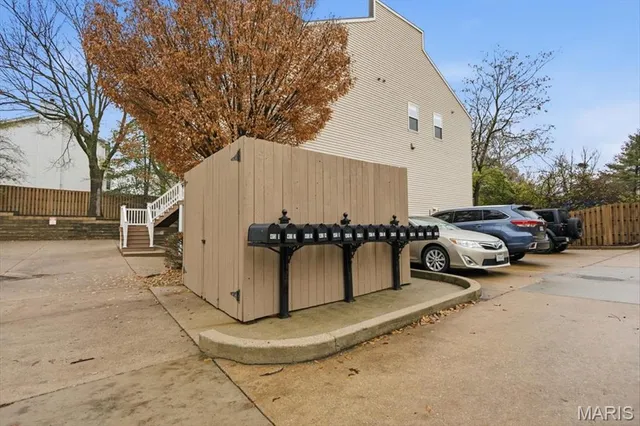 $439,000 | 419 South Geyer Road, Unit 3, St. Louis, MO 63122