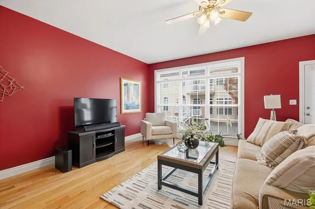 $439,000 | 419 South Geyer Road, Unit 3, St. Louis, MO 63122