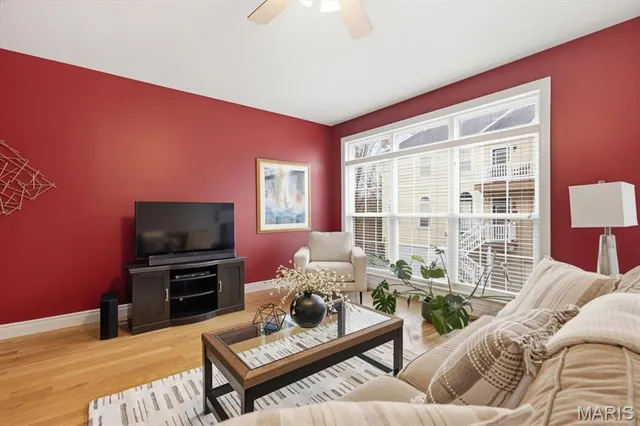 $439,000 | 419 South Geyer Road, Unit 3, St. Louis, MO 63122