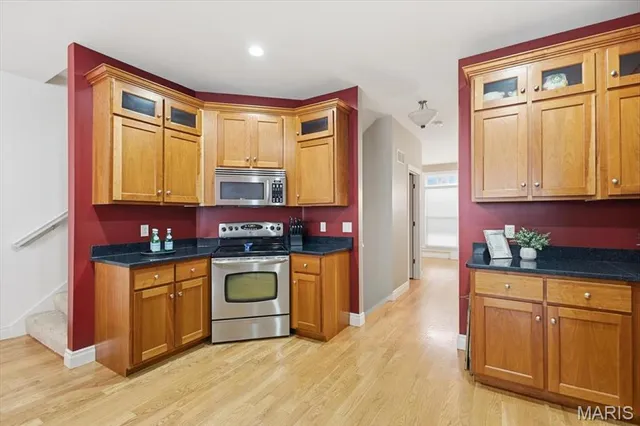 $439,000 | 419 South Geyer Road, Unit 3, St. Louis, MO 63122