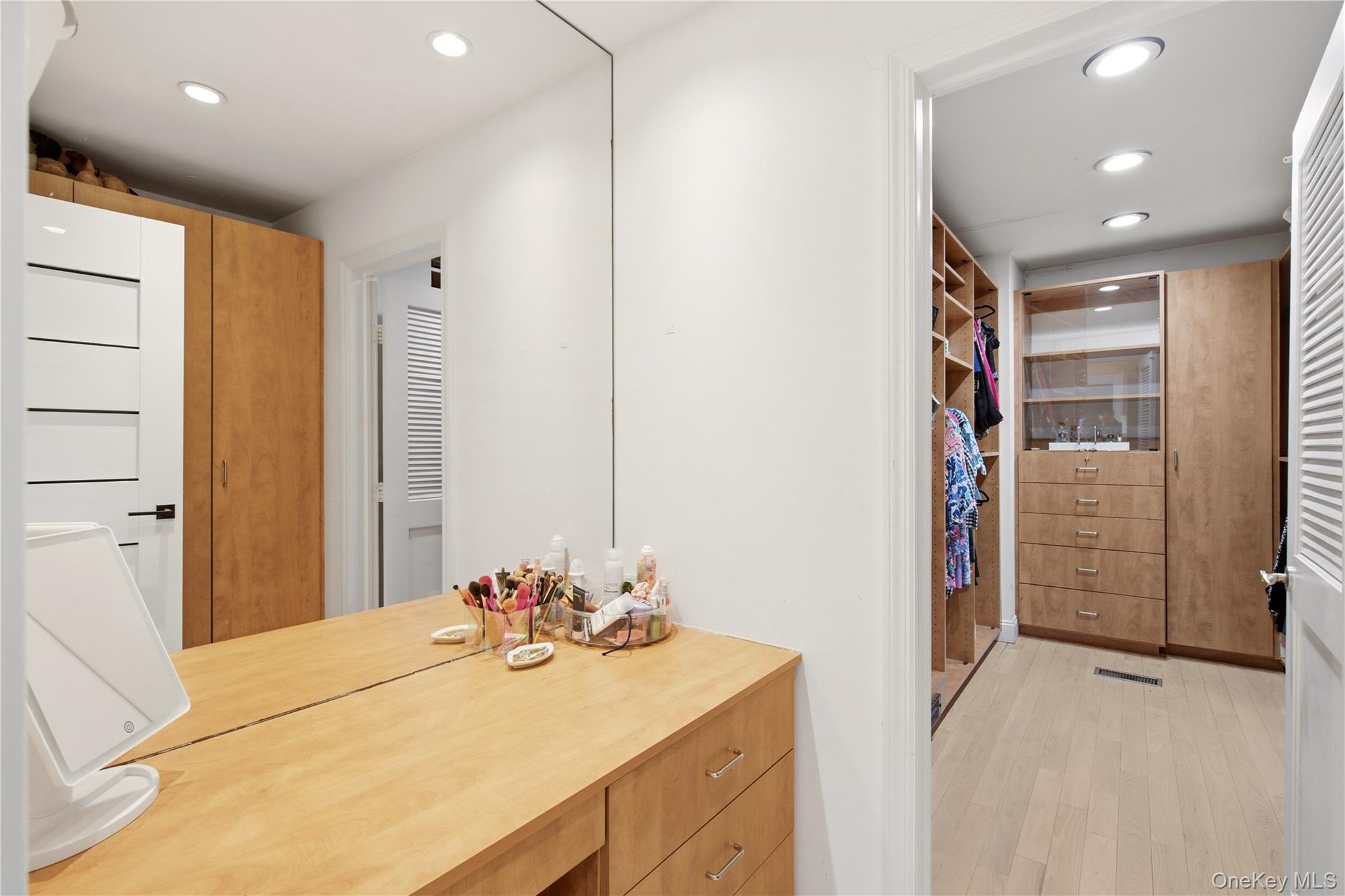 3 Engineers Road Roslyn, NY 11576 - Photo 25 of 33