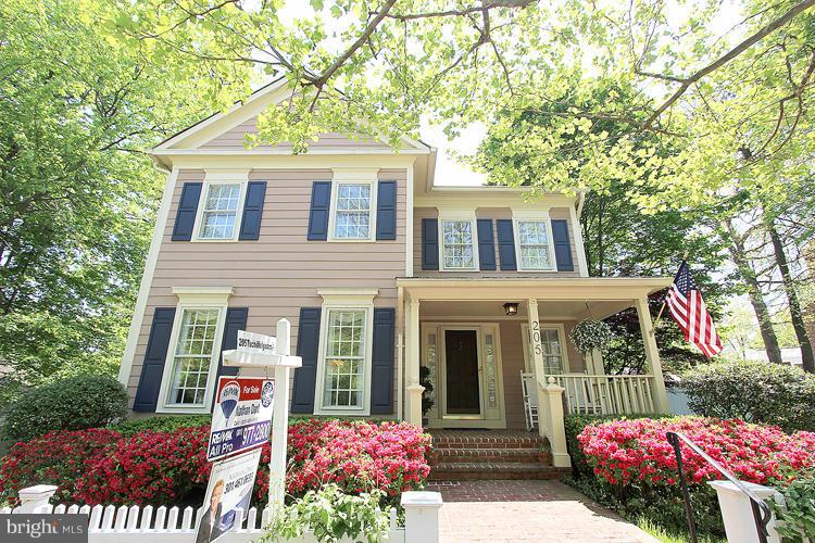 205 Tschiffely Square Road Gaithersburg, MD 20878 - Photo 2 of 30 Exterior (Front)