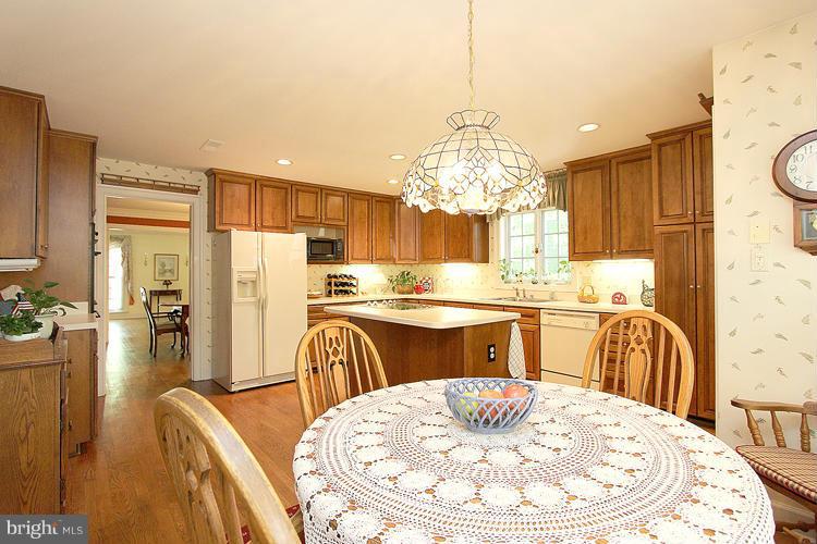 205 Tschiffely Square Road Gaithersburg, MD 20878 - Photo 11 of 30 Kitchen