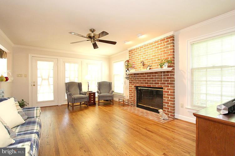 205 Tschiffely Square Road Gaithersburg, MD 20878 - Photo 14 of 30 Family Room