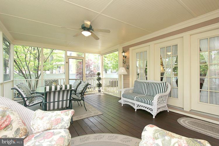 205 Tschiffely Square Road Gaithersburg, MD 20878 - Photo 16 of 30 Porch