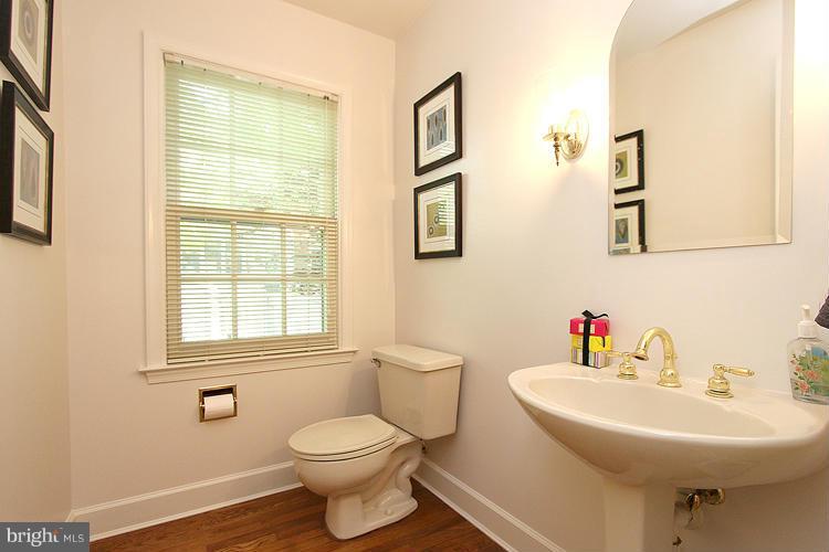 205 Tschiffely Square Road Gaithersburg, MD 20878 - Photo 17 of 30 Bath