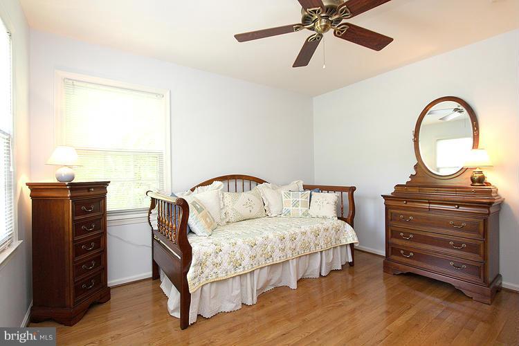 205 Tschiffely Square Road Gaithersburg, MD 20878 - Photo 19 of 30 Bedroom