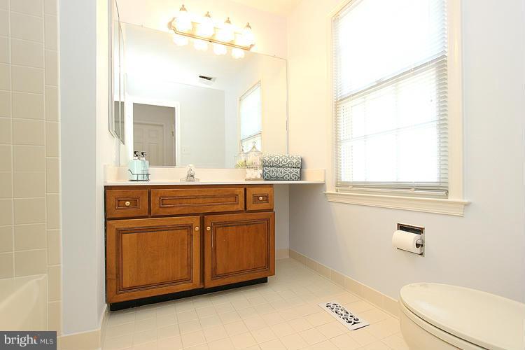 205 Tschiffely Square Road Gaithersburg, MD 20878 - Photo 20 of 30 Bath