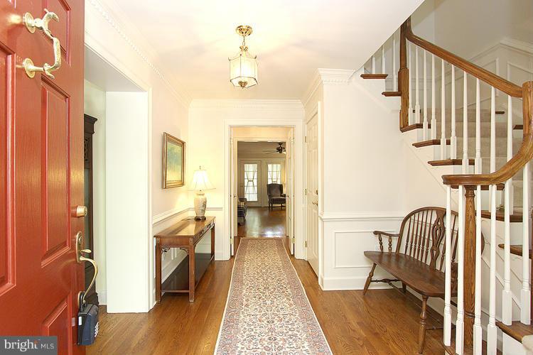 205 Tschiffely Square Road Gaithersburg, MD 20878 - Photo 3 of 30 Foyer