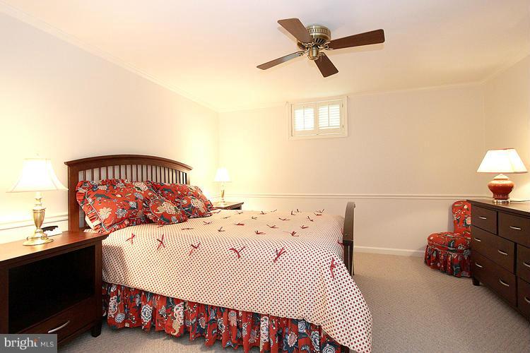 205 Tschiffely Square Road Gaithersburg, MD 20878 - Photo 25 of 30 Bedroom