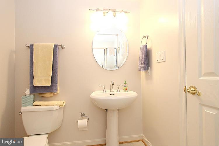 205 Tschiffely Square Road Gaithersburg, MD 20878 - Photo 26 of 30 Bedroom