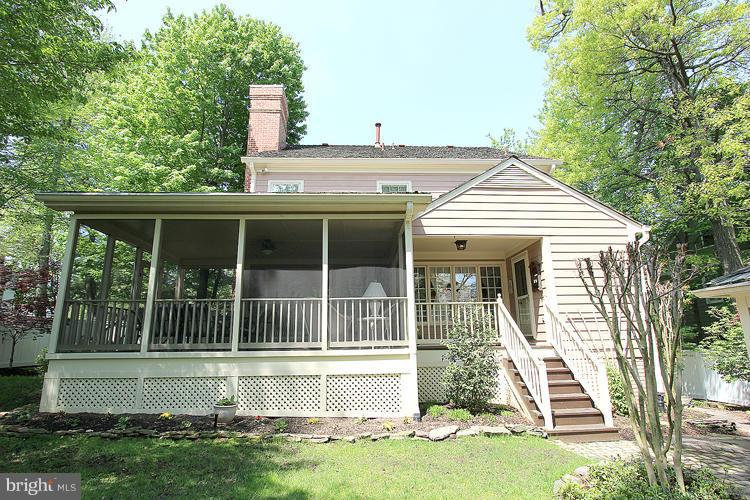 205 Tschiffely Square Road Gaithersburg, MD 20878 - Photo 29 of 30 Exterior (Rear)