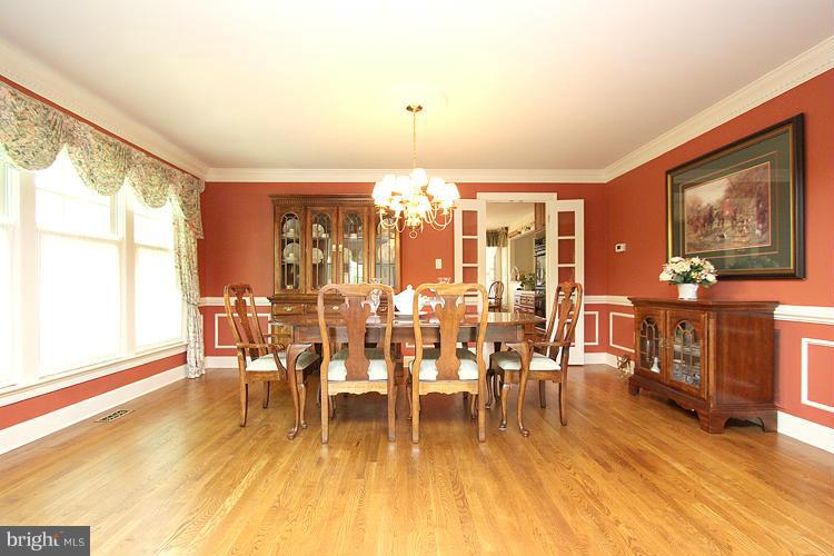 205 Tschiffely Square Road Gaithersburg, MD 20878 - Photo 7 of 30 Dining Room