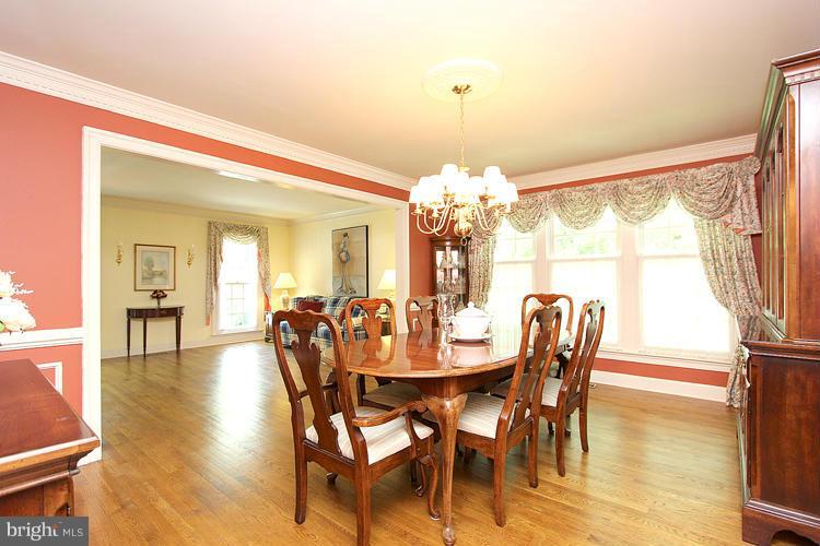 205 Tschiffely Square Road Gaithersburg, MD 20878 - Photo 8 of 30 Dining Room