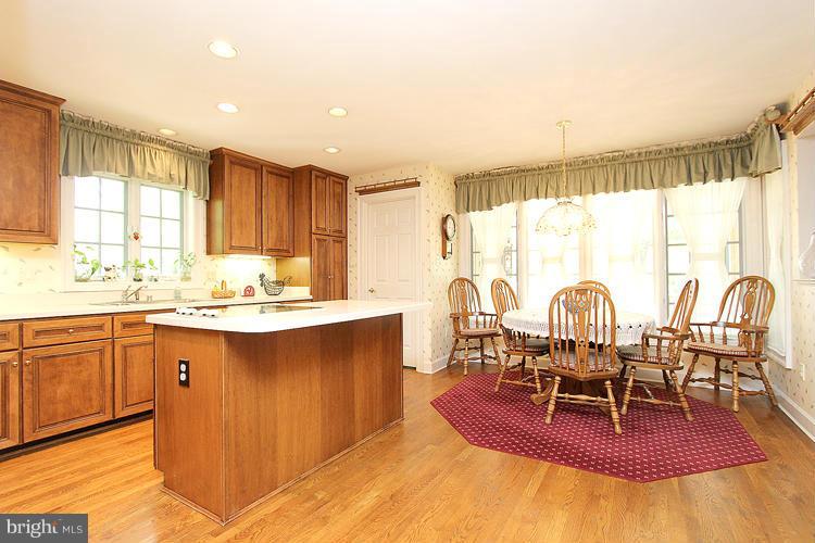 205 Tschiffely Square Road Gaithersburg, MD 20878 - Photo 10 of 30 Kitchen