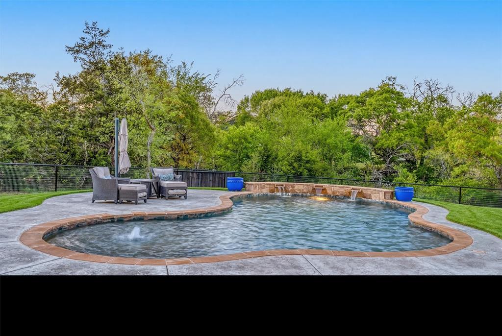 175 Bittersweet Trail Weatherford, TX 76088 - Photo 5 of 40 a view of a backyard with a sink