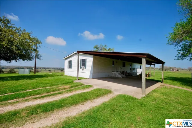 $538,000 | 2301 US 90, Flatonia, TX 78941