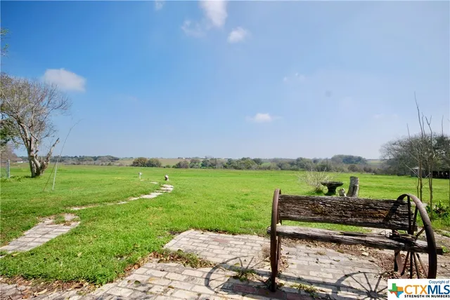 $538,000 | 2301 US 90, Flatonia, TX 78941