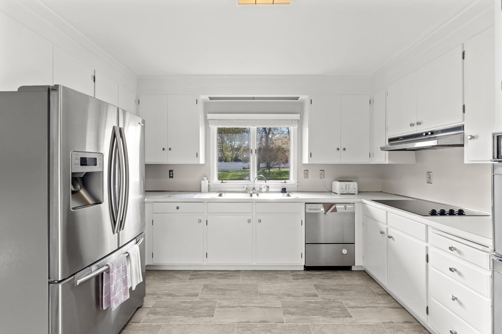 41 Westview Road Lowell, MA 01851 - Photo 4 of 22 Gallery Image 4