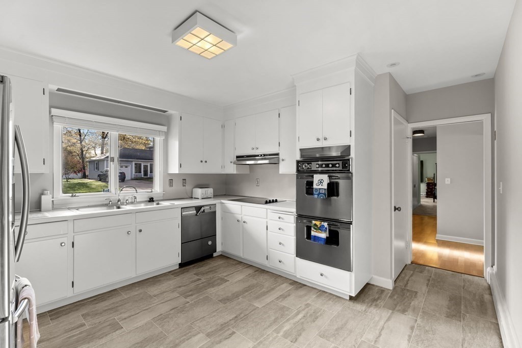 41 Westview Road Lowell, MA 01851 - Photo 6 of 22 Gallery Image 6