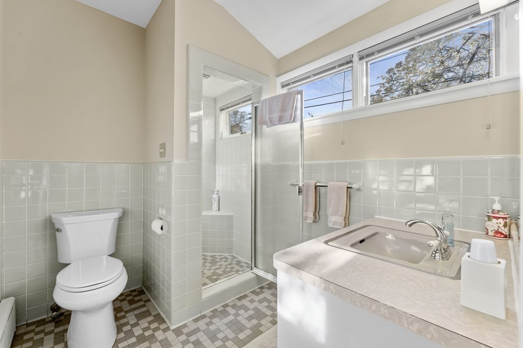 41 Westview Road Lowell, MA 01851 - Photo 10 of 22 Gallery Image 10