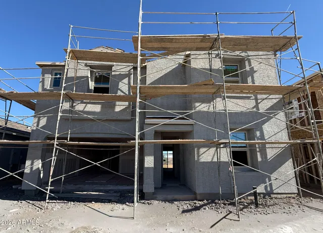 a view of a house with backyard