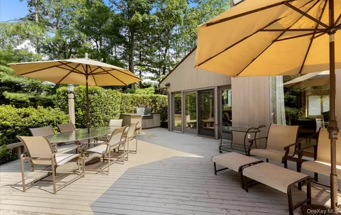 $2,499,999 | 8 Kodiak Drive, Woodbury, NY 11797