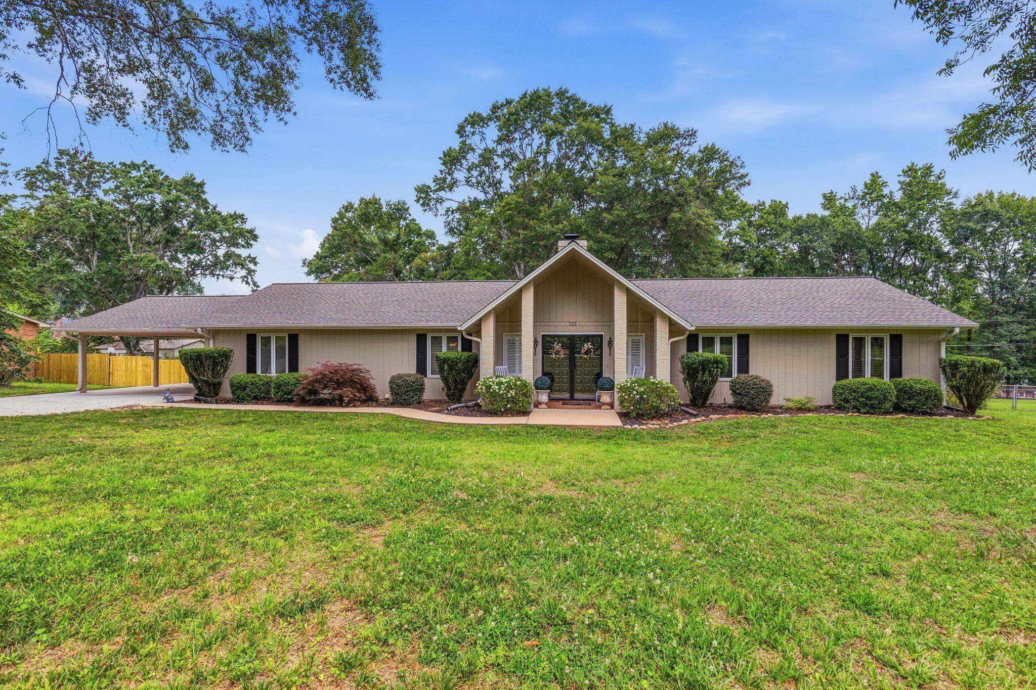 122 State Rd S-42-7213 Spartanburg, SC 29307 - Photo 1 of 28