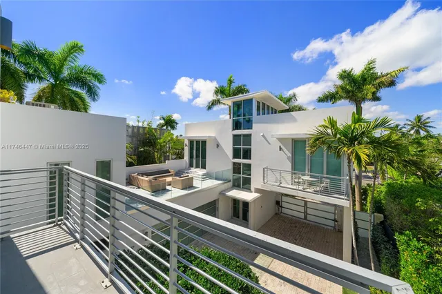 $100,000 | 227 East Dilido Drive, Miami Beach, FL 33139