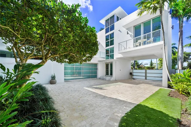 $100,000 | 227 East Dilido Drive, Miami Beach, FL 33139