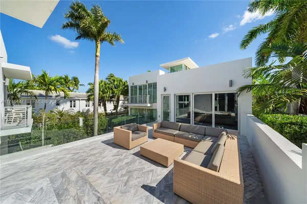 $100,000 | 227 East Dilido Drive, Miami Beach, FL 33139