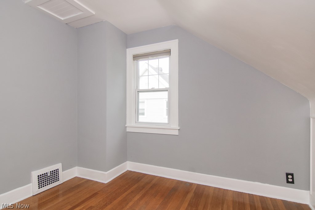 4501 Emerson Road Cleveland, OH 44121 - Photo 9 of 16