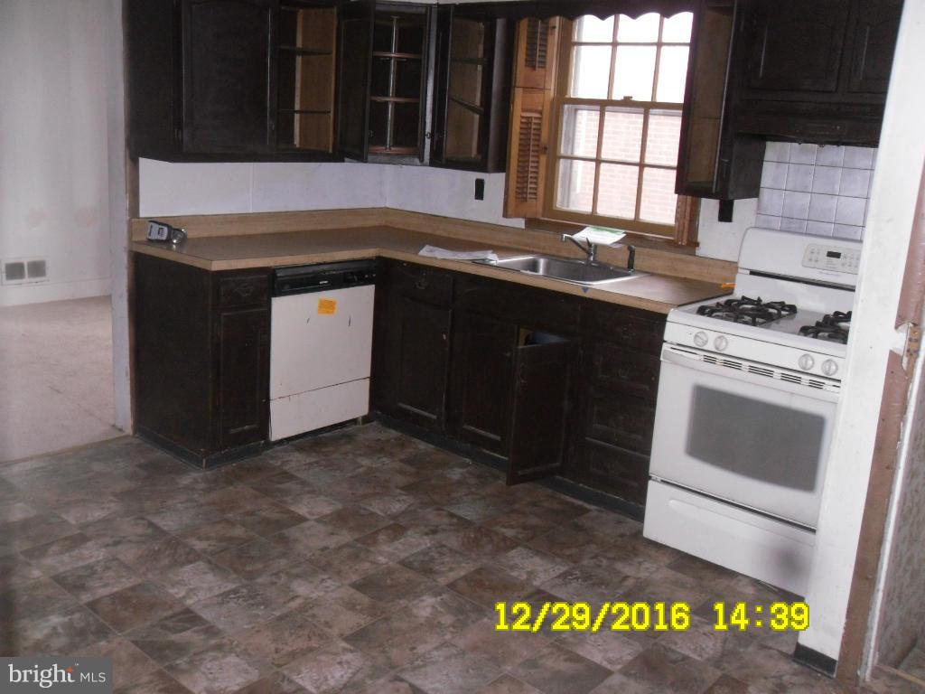 3657 Forest Hill Road Baltimore, MD 21207 - Photo 4 of 12 Kitchen