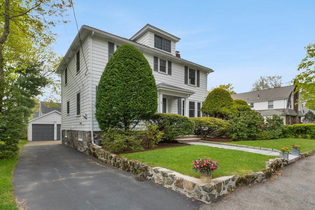 28 Columbia Road Marblehead, MA 01945 - Photo 3 of 42 a front view of a house with a yard
