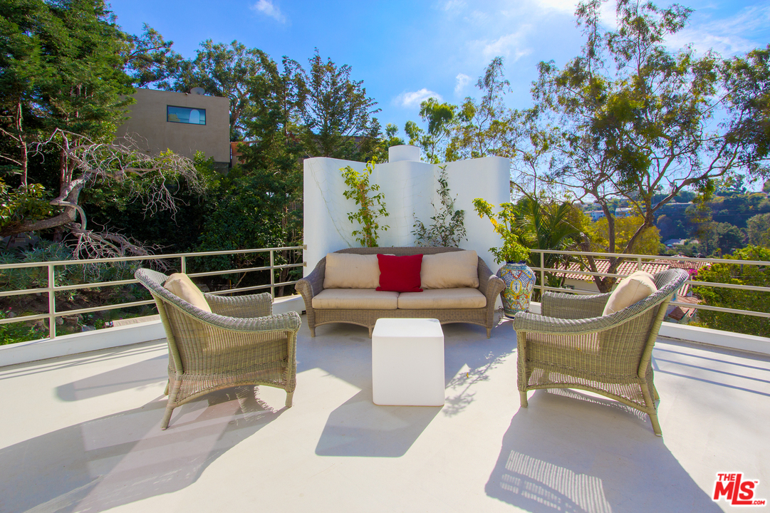 469 Upper Mesa Road Santa Monica, CA 90402 - Photo 15 of 33 a view of a chairs and table in the terrace