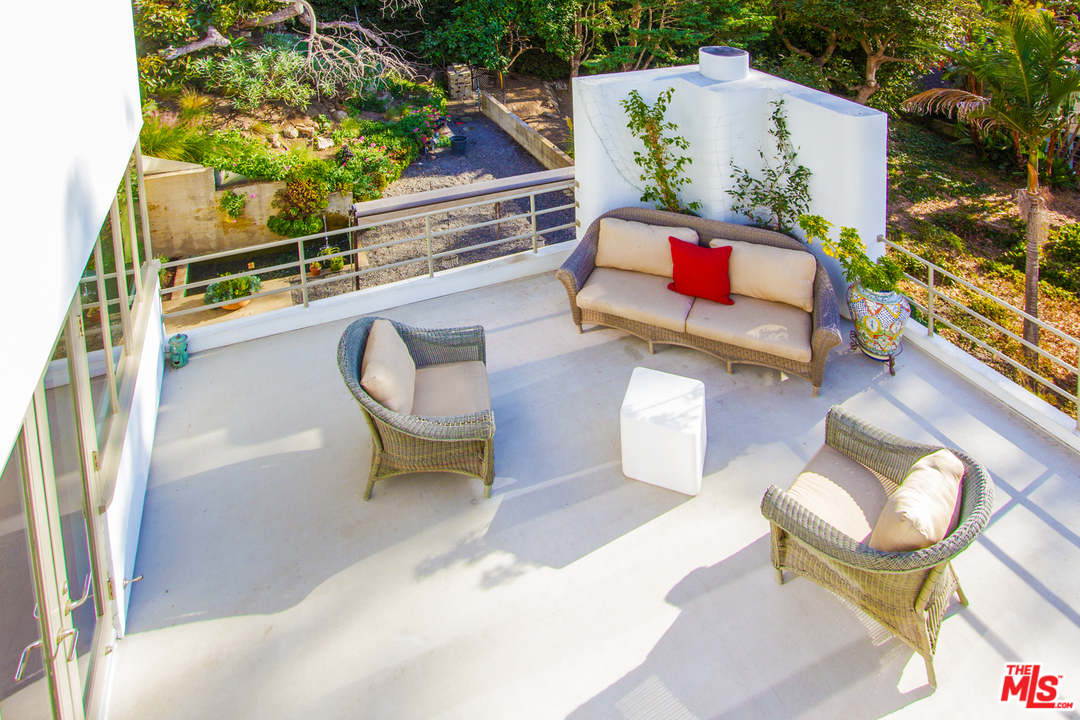 469 Upper Mesa Road Santa Monica, CA 90402 - Photo 25 of 33