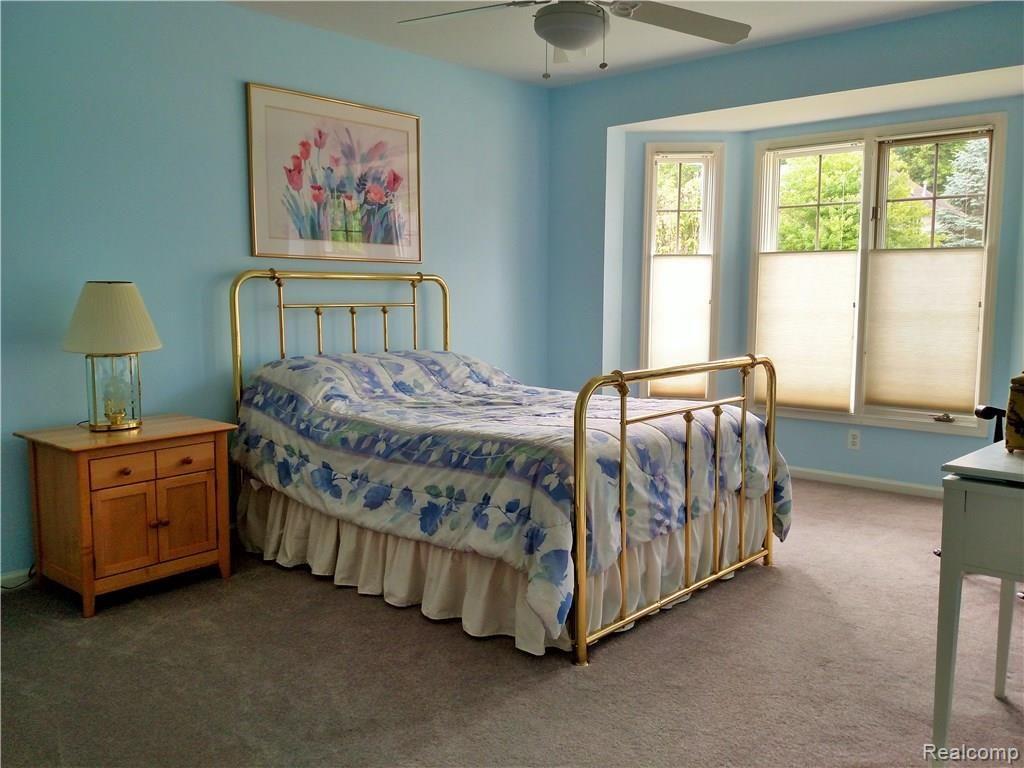 2041 Roundtree Rochester, MI 48307 - Photo 26 of 37 IMG_20170625_141322837_HDR (3).jpg