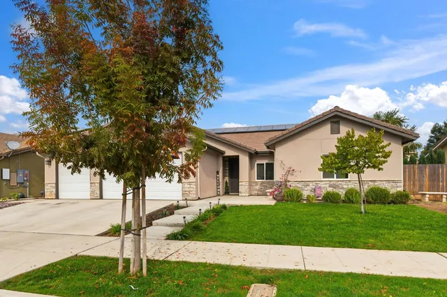 $485,000 | 2286 East Jefferson Avenue, Reedley, CA 93654