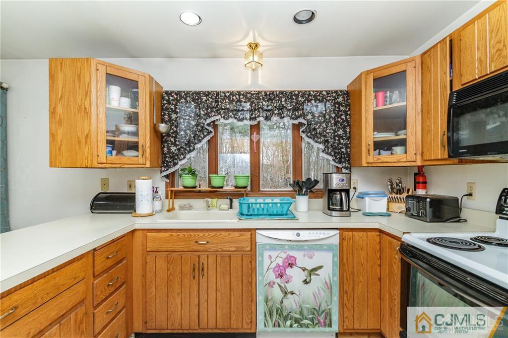 434 Burke Road Jackson, NJ 08527 - Photo 9 of 27 a kitchen with a stove a sink and a microwave