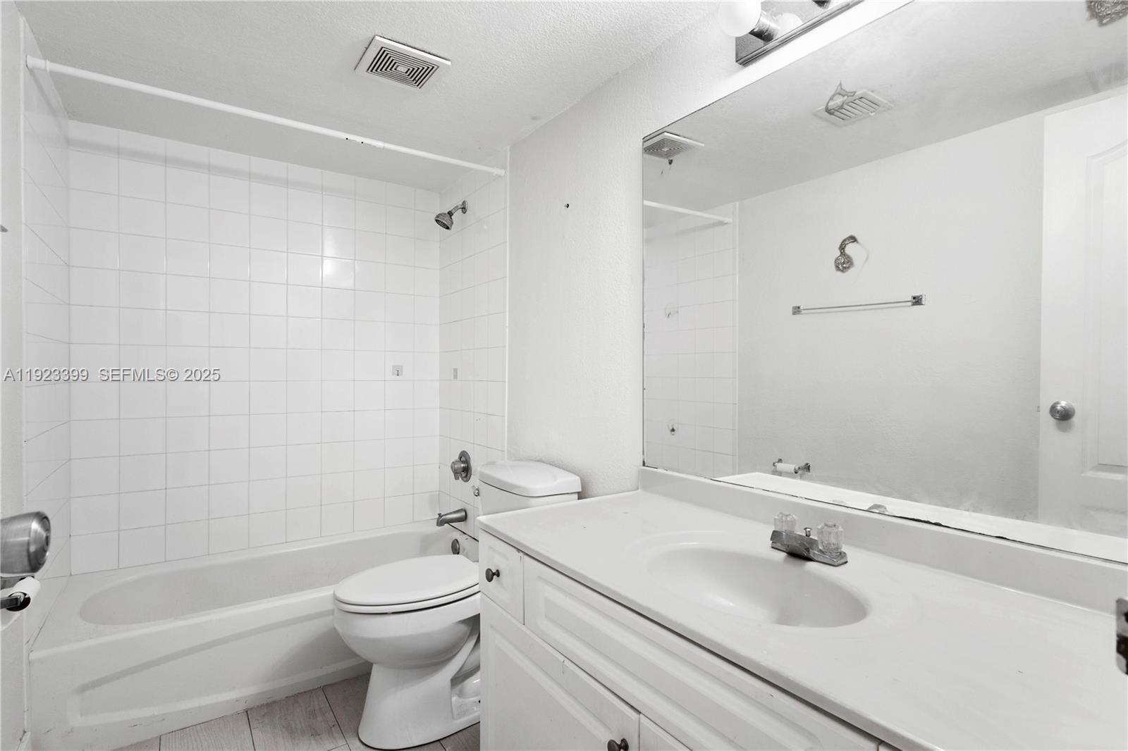 5201 Geneva Court, Unit 211 Doral, FL 33166 - Photo 19 of 33