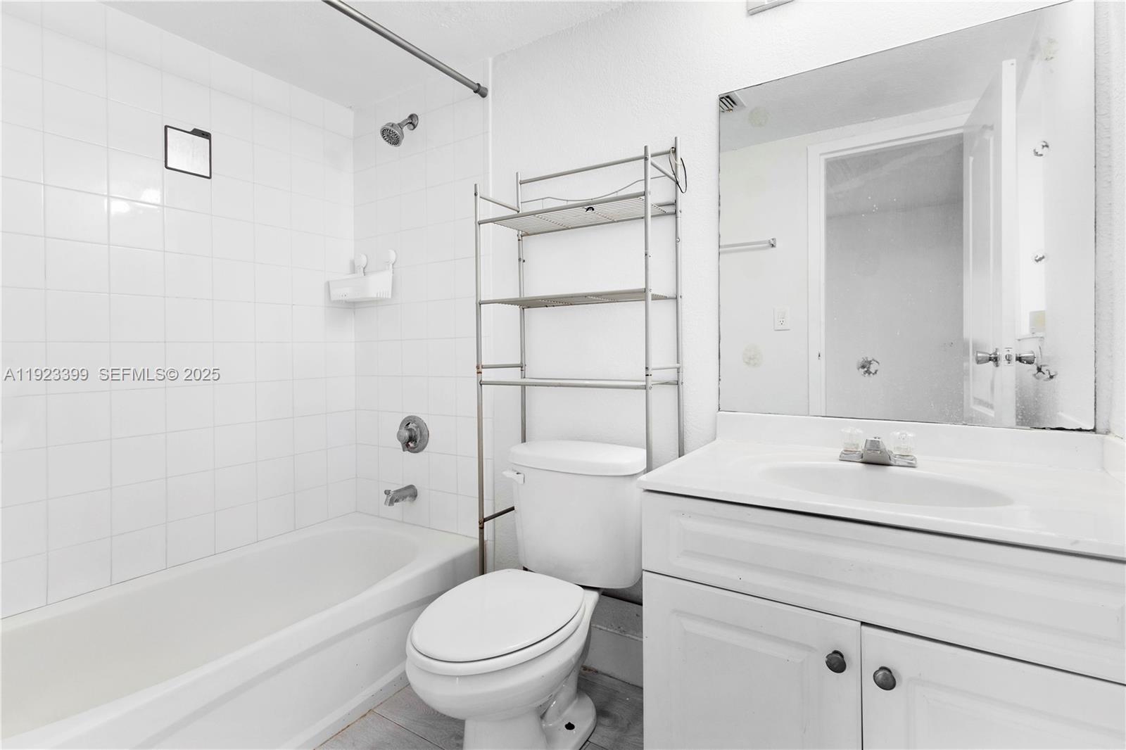 5201 Geneva Court, Unit 211 Doral, FL 33166 - Photo 23 of 33