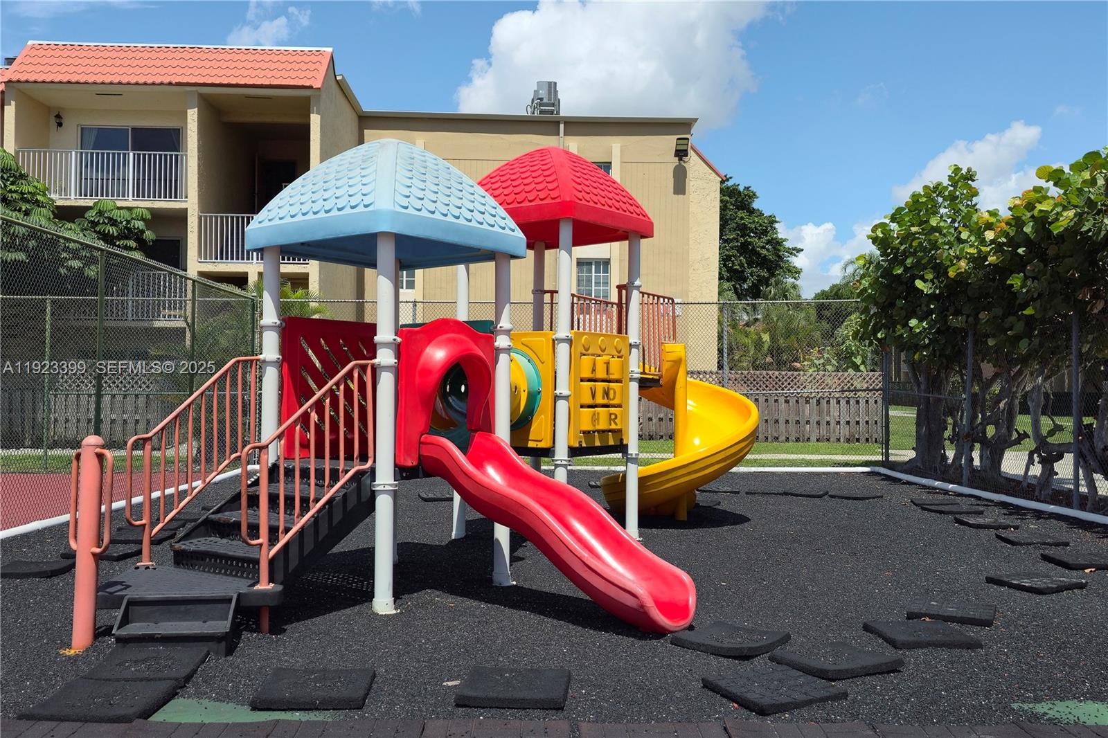 5201 Geneva Court, Unit 211 Doral, FL 33166 - Photo 28 of 33