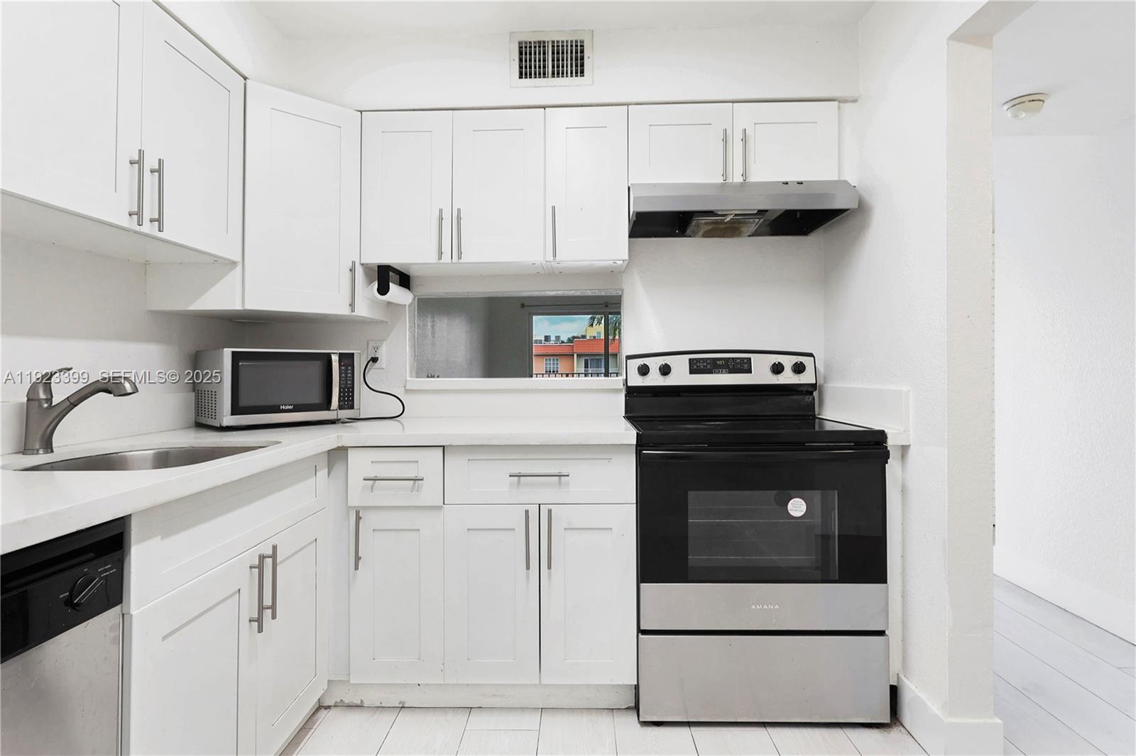 5201 Geneva Court, Unit 211 Doral, FL 33166 - Photo 9 of 33