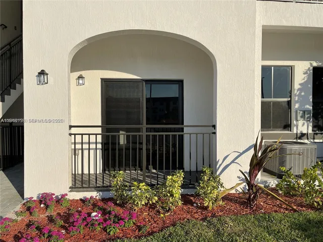 $2,600 | 15520 Southwest 136th Street, Unit 103, Miami, FL 33196