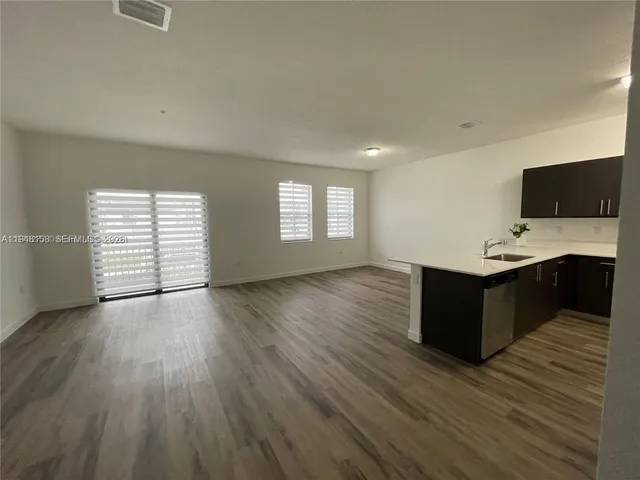 $2,600 | 15520 Southwest 136th Street, Unit 103, Miami, FL 33196